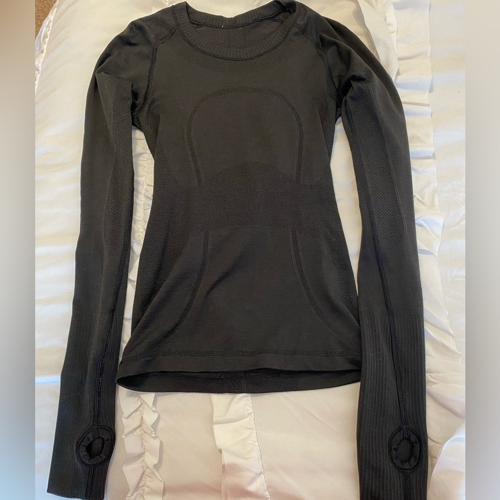 Black lululemon swiftly tech long sleeve size 2